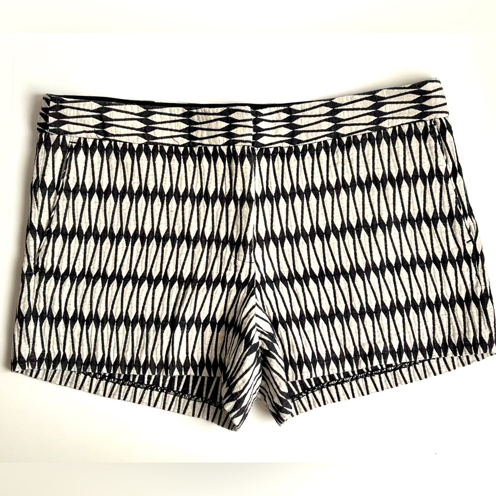 Joe Fresh•black & ivory•geometric tribal woven patterned shorts•sz 10